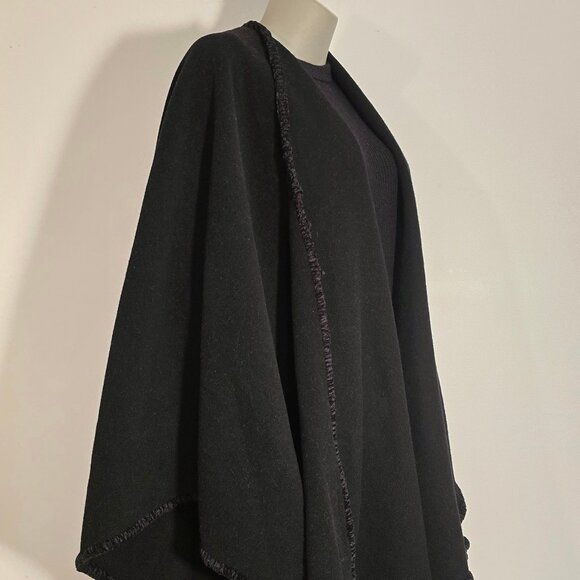 Fine soft wool wrap - Picture 4 of 5